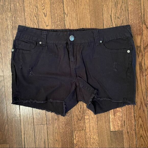 Amethyst Blk Distressed Jean Shorts Sz 16 - Picture 1 of 8